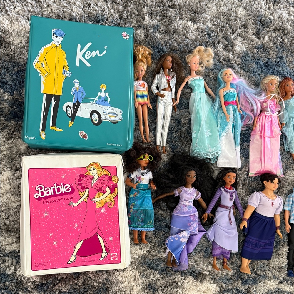 Barbie Fashion Doll Lot with Ken Case - Encanto